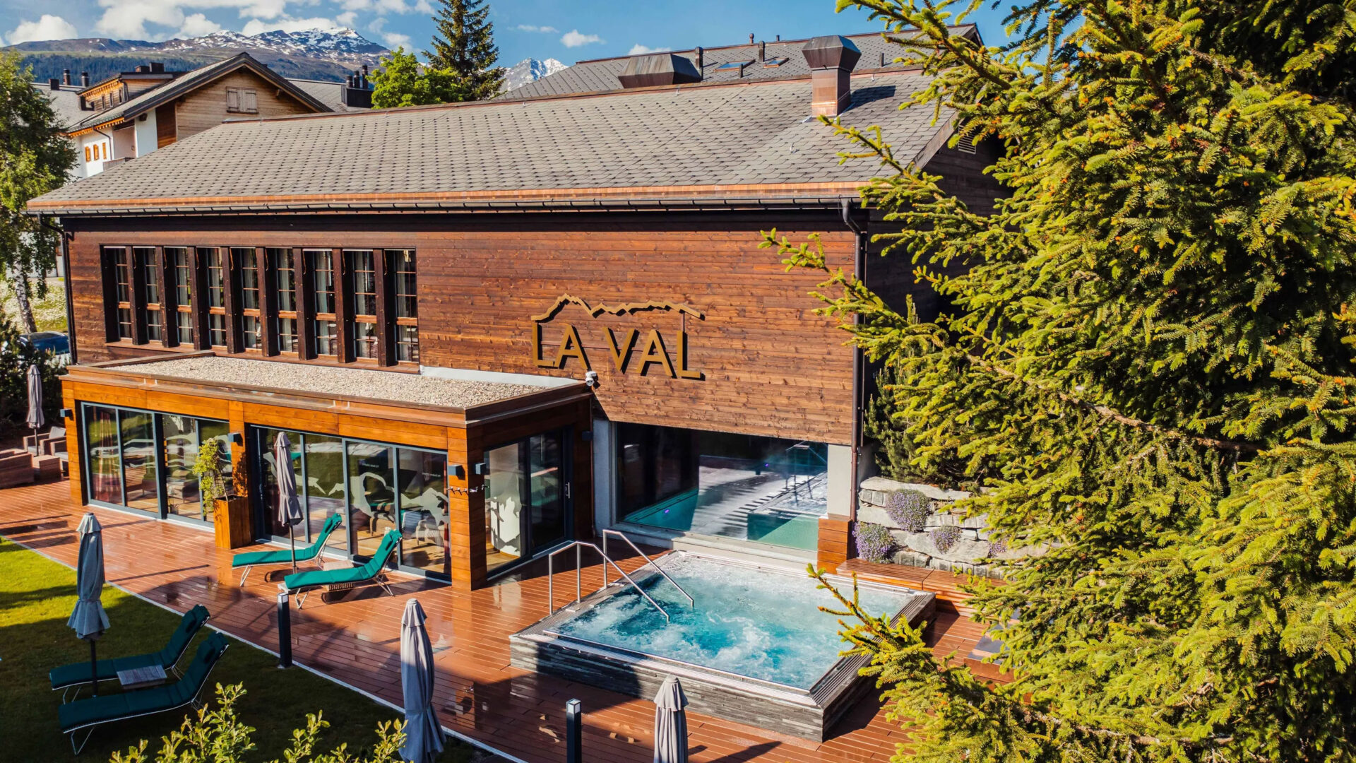 15 Erholungsorte, die Stil und Zeitgeist atmen 13 Das Außenbecken des Spas