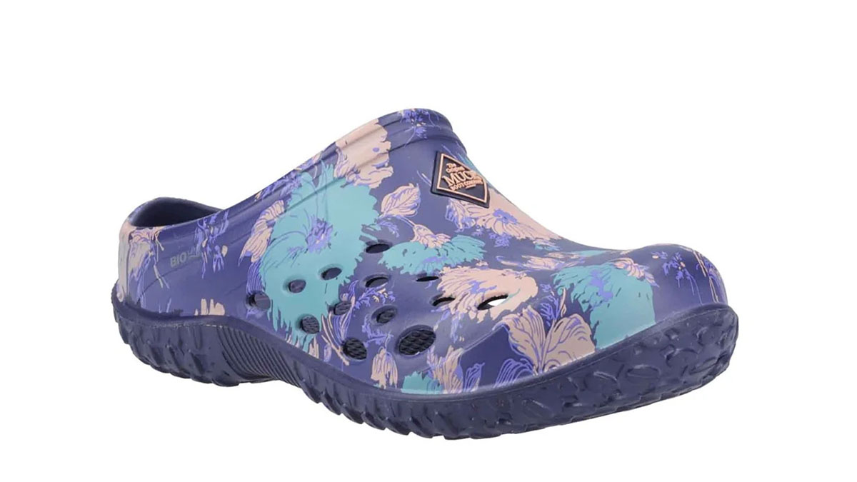 6 Outdoor-Schuhe im Camp-Test 6 Kunterbunte blau lila rosa Clogs von Muck