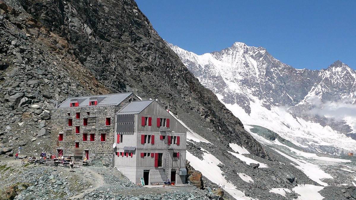 Wanderlust und Wolkenhäuser: Alpine Hütten zum Jauchzen! 1 Alpine Hütten Brittaniahütte Wandervogel CC-BY-SA 3.0