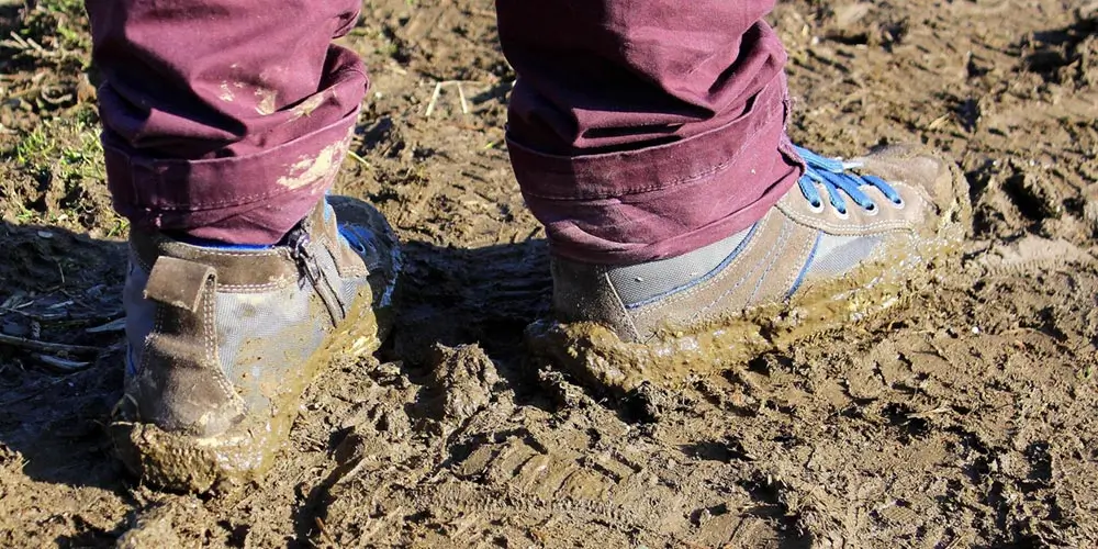 Langlebige Bergschuhe: 5 Tipps zur richtigen Pflege 3 Bergschuhe Schmutz Pflege