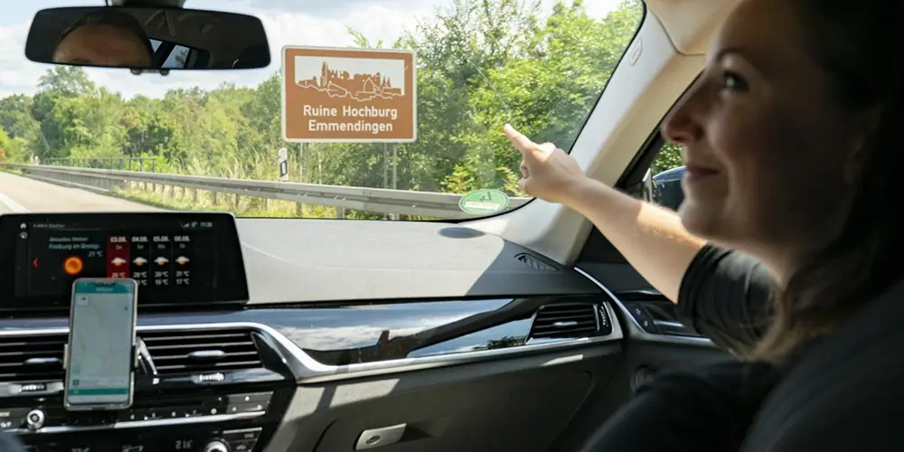 Anreise in die Alpen ohne Langeweile 1 Anreise in die Alpen Hinweisschilder