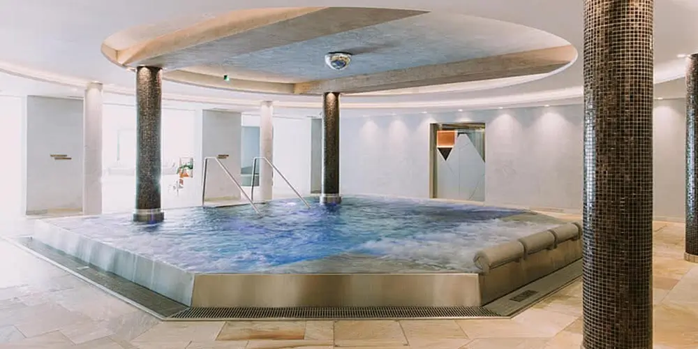 Der größte Whirlpool der Alpen eröffnet 4 größte Whrilpool Indoor