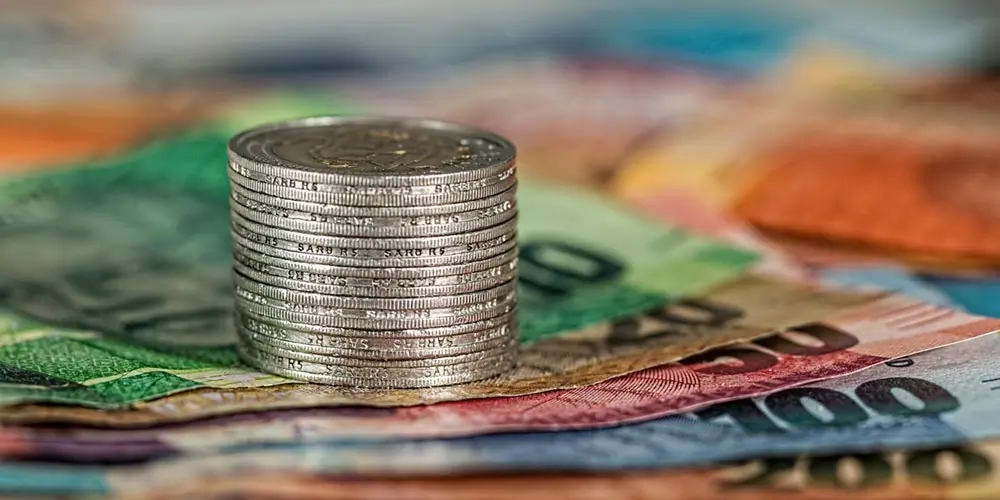 Pilotversuch in Österreich: Freiwillige Trinkgeld-Pauschale 1 Pilotversuch Trinkgeld