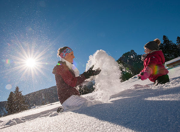 Wandern in den Bergen, Panoramablick am See 1 Wandern in den Bergen, Panoramablick am See 600 Im Schnee