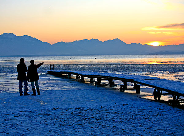 Wandern in den Bergen, Panoramablick am See 2 Wandern in den Bergen, Panoramablick am See 600 Winterlicher Chiemsee