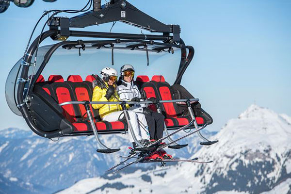 Sieben Gründe für einen Winterurlaub in Kitzbühel 1 Sieben Gründe für einen Winterurlaub in Kitzbühel 600 kitzbuehel bergbahn kitzbuehel hahnenkammbahn d2 brunn mit sitzheizung