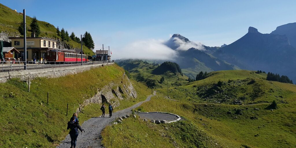 Den Eiger im Blick: Mehrtages-Wanderung durch Jungfrau-Region 100004mehrtageswanderung jungfrauregionc thomas sbikowski Eiger