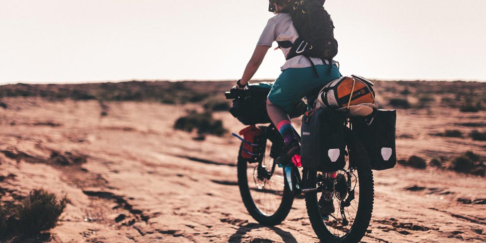 Bikepacking in den Alpen: 4 Tipps für Anfänger 2 Bikepacking: Das passende Fahrrad ist für die lange Radreise durch die Alpen wichtig ©Unsplash/Patrick Hendry