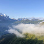 Den Eiger im Blick: Mehrtages-Wanderung durch Jungfrau-Region 1200 07 Mehrtageswanderung Jungfrauregion Frueh morgens hat man den Skywalk am Berghotel First noch fuer sich c Thomas Sbikowski Wandern im Bregenzerwald