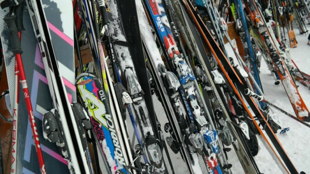 Skiausrüstung leihen oder kaufen? 3 Skiausrüstung