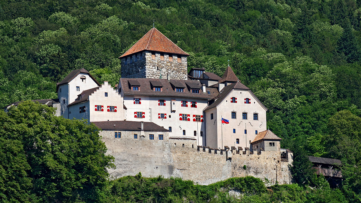 Die Alpen im Fürstentum Liechtenstein 3 Fürstentum Liechtenstein Alpen