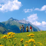 Neues Ferienangebot: Swisstainable Kids 9 Bei den Angeboten von Swisstainable Kids toben sich die Kleinen in der alpinen Landschaft aus © Schweiz Tourismus