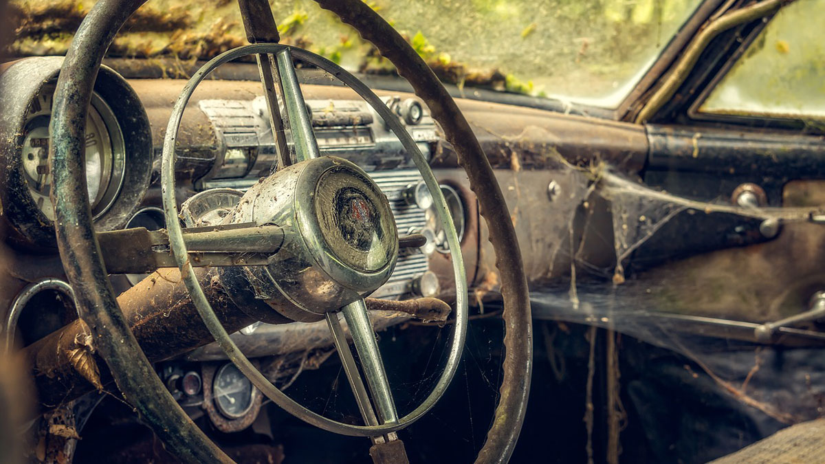 Lost Places am Bodensee: Reise in die Vergangenheit 1 Ein druchgerostetes Autolenker