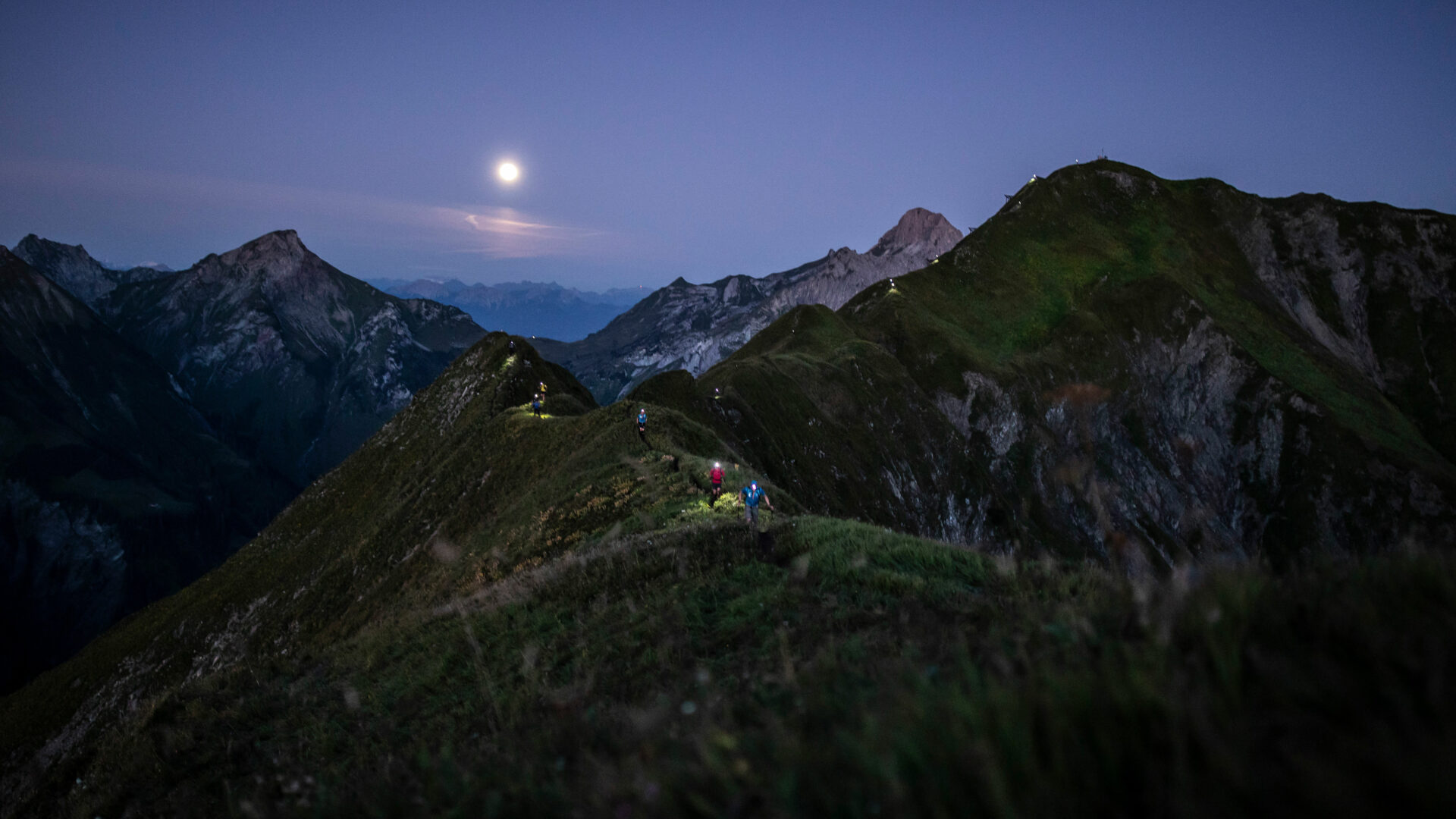 Warth-Schröcken ruft das Trailrunning-Jahr 2024 aus 3 Die Seven Summits Tour ist die ultimative Herausforderung für jeden Bergsteiger. An einem Tag werden die 7 Grenzberge von Schröcken erklommen. © TVB Warth-Schröcken