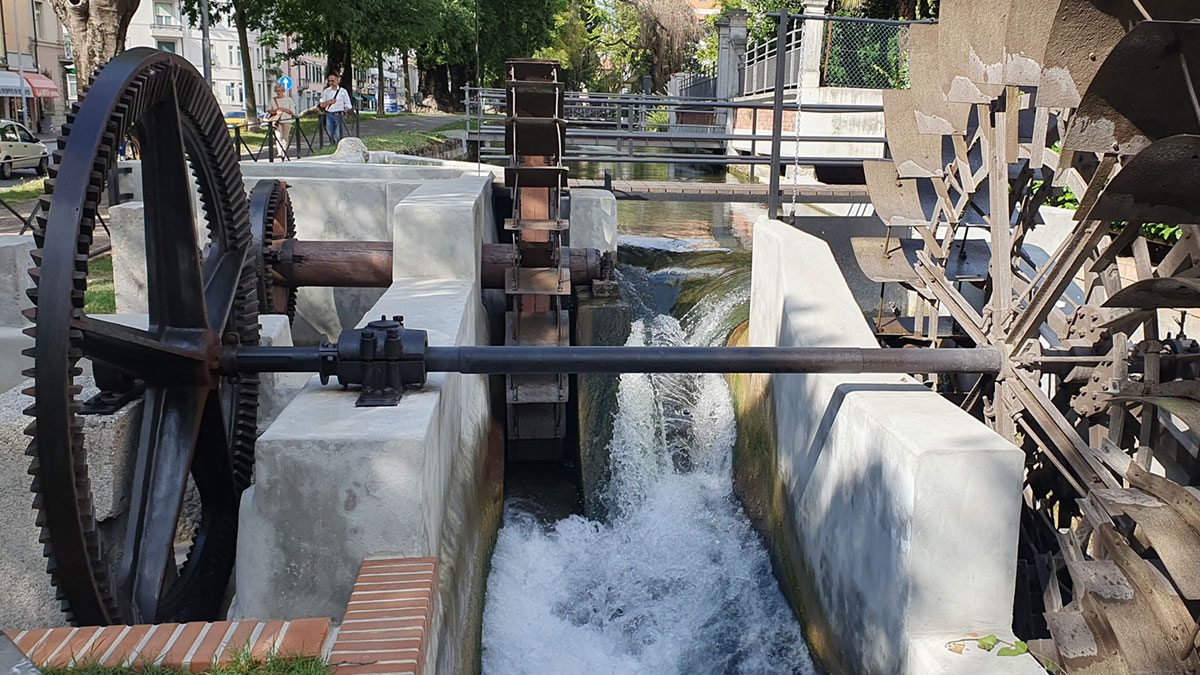 Neues Radlerparadies: Udine und Umland 2 a water running through a dam in Udine