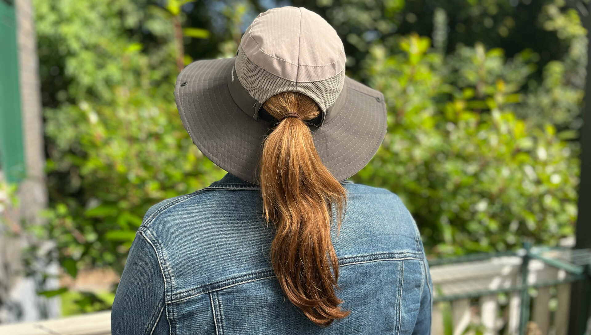 5 mal Rundumschutz für Outdoorfans 5 Praktisch für Menschen mit langen Haaren ist der Durchlass am Gipfelfreund-Hut ©Stephan Fennel