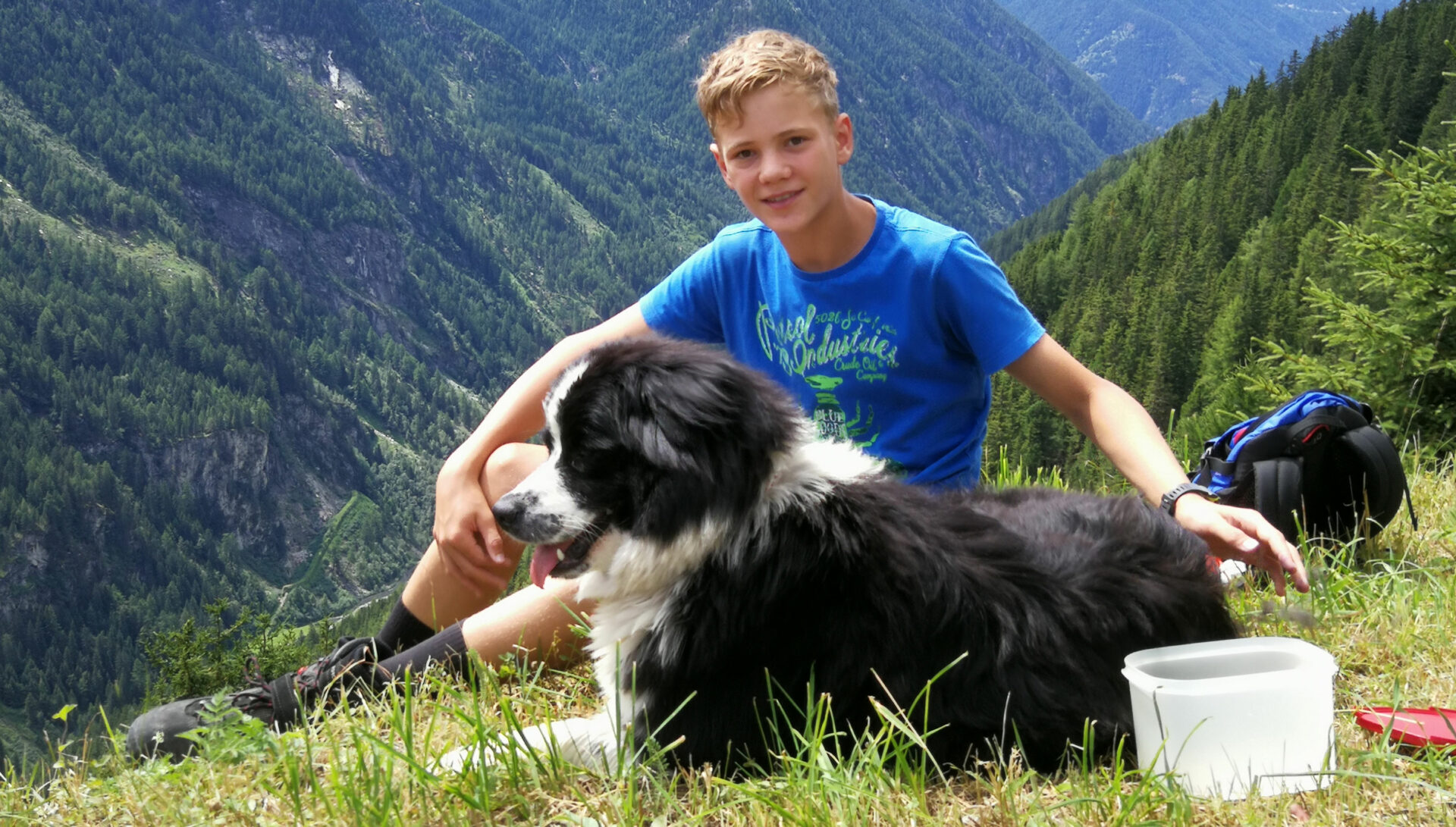 Wandern mit Hund in den Alpen 4 Bitte immer an Proviant und Wasser denken – und zwar für Mensch und Hund ©Nicole Müller