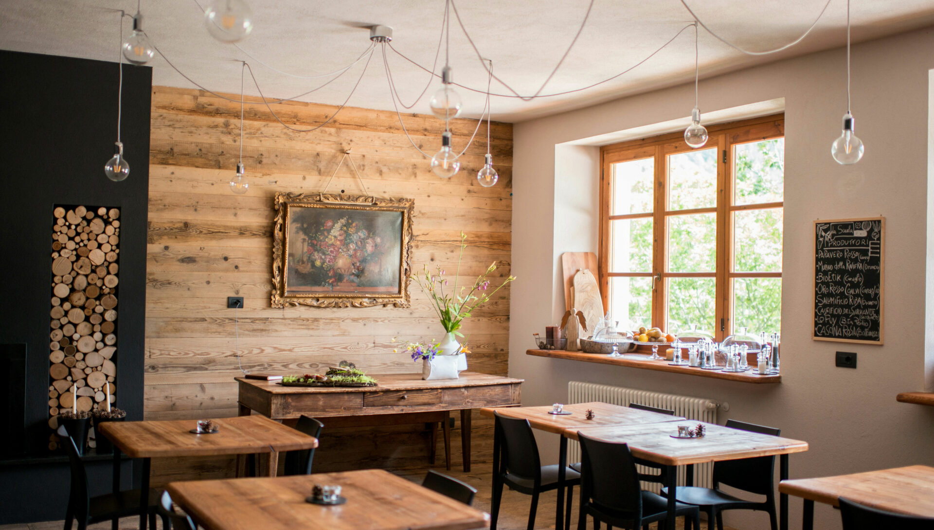 Alpenfeeling für Zuhause 2 Mit dem Einrichtungsstil Alpenchic holt man sich ein Stück Alpenfeeling in die eigenen vier Wände ©Unsplash/Alessandra Caretto