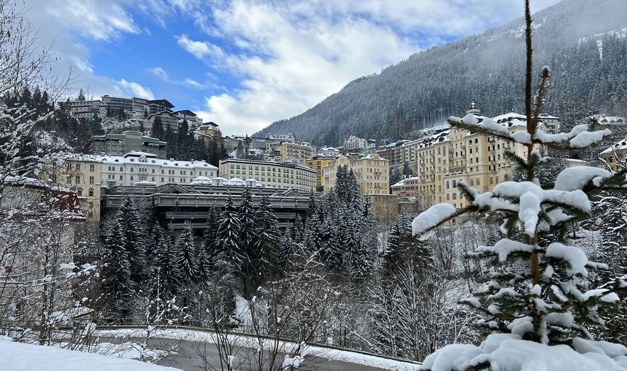 Schnee-Yoga: Bewusste Auszeit im Winterwunderland 4 Das einst mondäne Bad Gastein steht noch zwischen Verfall und Wiederaufbau
