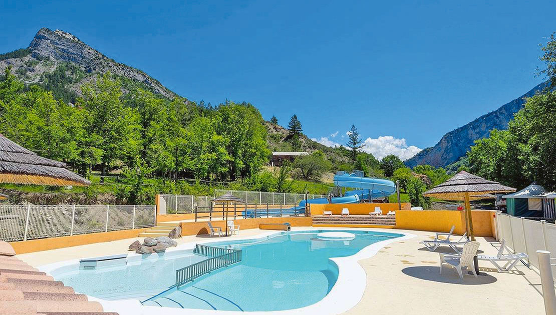 Camping de luxe: 11 Plätze mit dem gewissen Etwas 11 Der beheizte Pool ist eine Variante des Camping de luxe