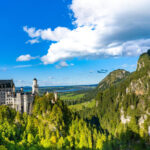 Schlosspark hoch 4 8 Das Schloss Neuschwanstein im Schlosspark war das Lieblingsprojekt des deutschen Märchenkönigs ©Pexels