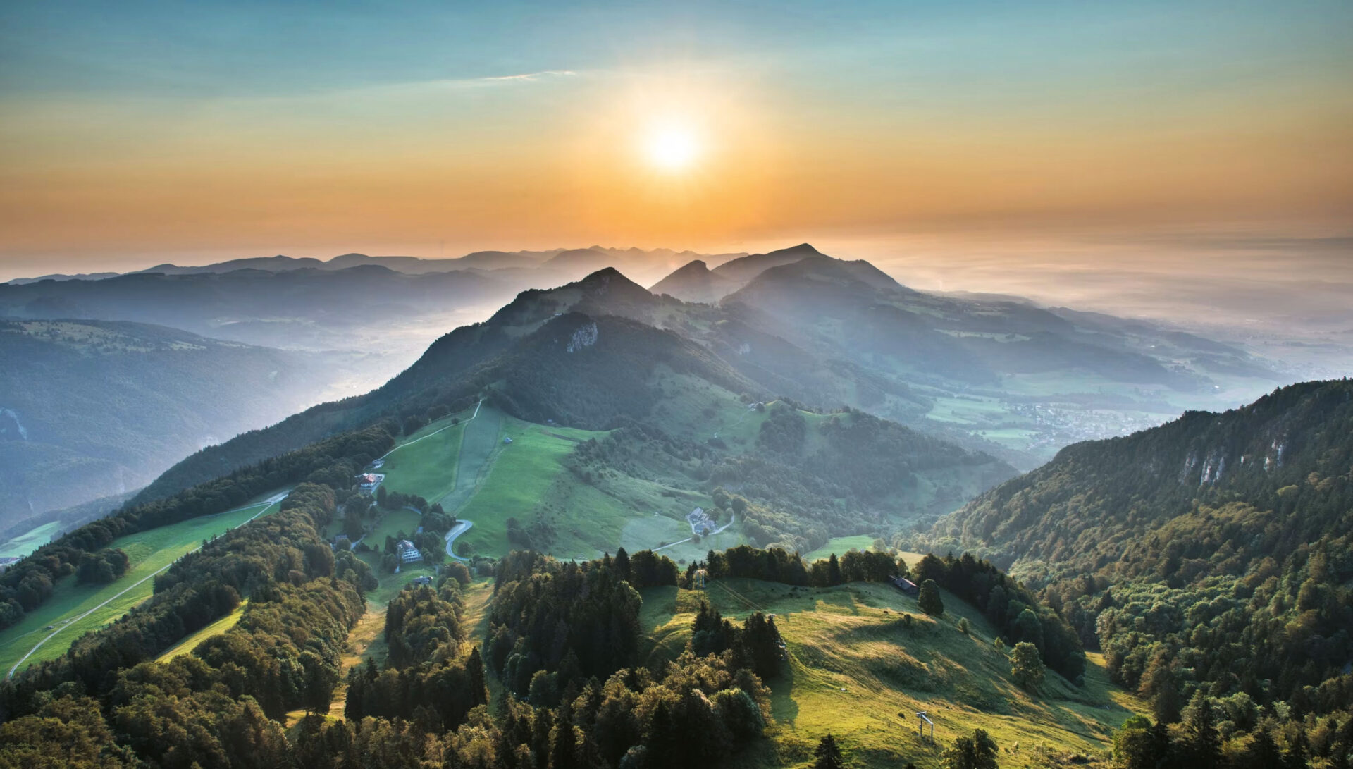 Top 10 Fotostopps in den Westalpen 5 Der Solothurner Hausberg Weissenstein bietet eine fantastische Aussicht über das Mittelland bis zur westlichen Alpenkette