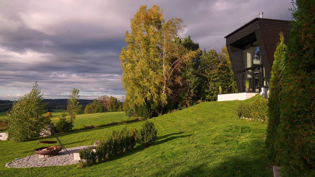 Cabrioreisen Deutschland 2 Blick auf ein idyllisches Landhaus inmitten der Natur