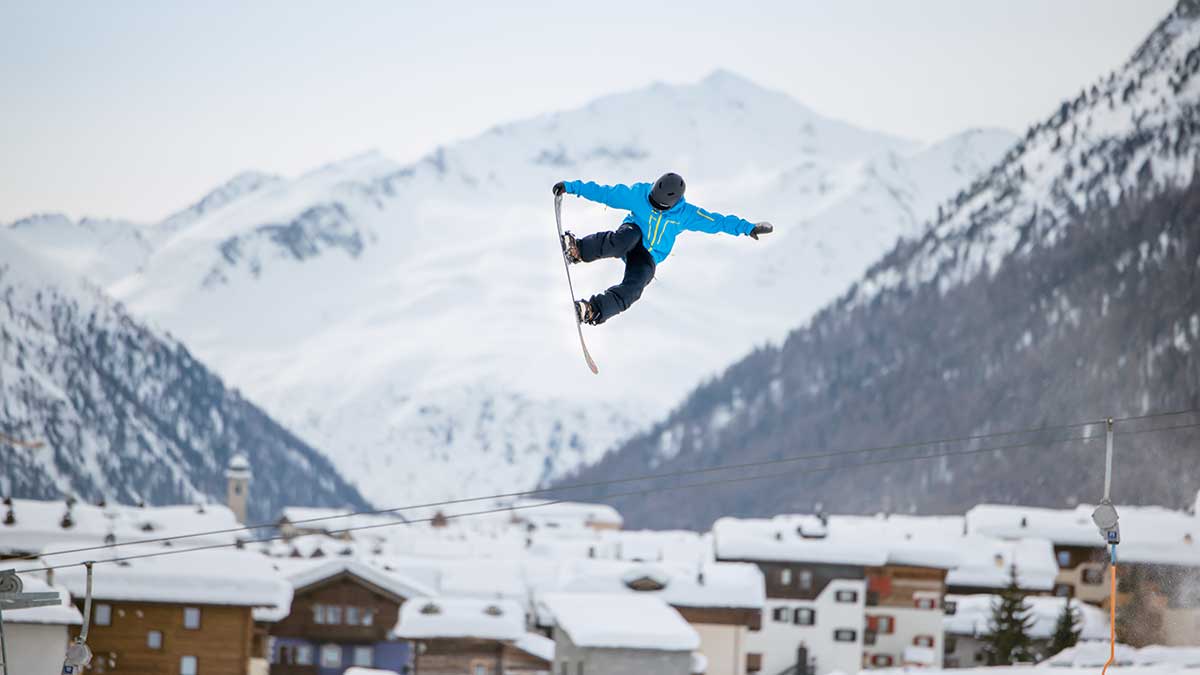 Olympia 2026 Livigno: Zurück in die Zukunft 1 Ein Freestyle begeisterter Skifahrer übt für Olympia 2026 Livigno