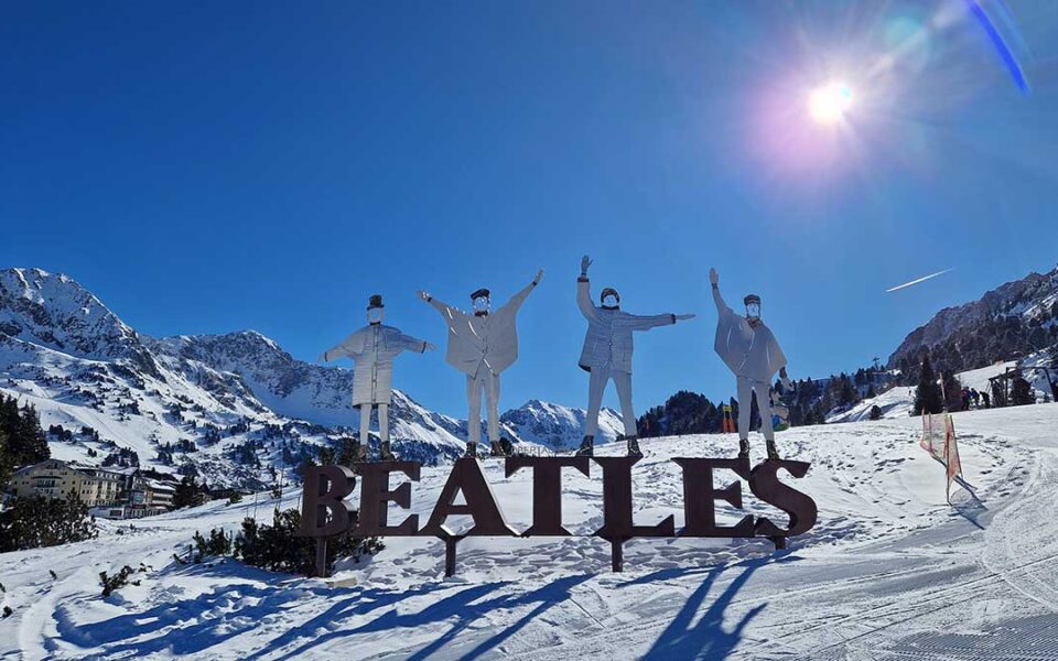 Das Beatles Denkmal am Kirchbühel Lift in Obertauern